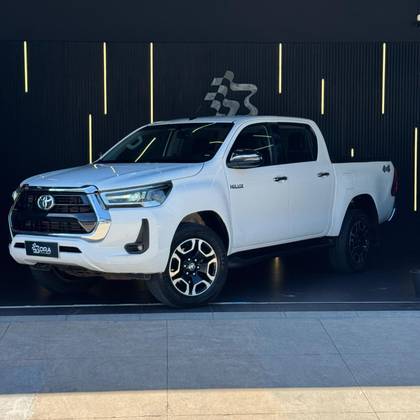 TOYOTA HILUX 2.8 D-4D TURBO DIESEL CD SRV 4X4 AUTOMÁTICO TOYOTA HILUX 2.8 D-4D TURBO DIESEL CD SRV 4X4 AUTOMÁTICO